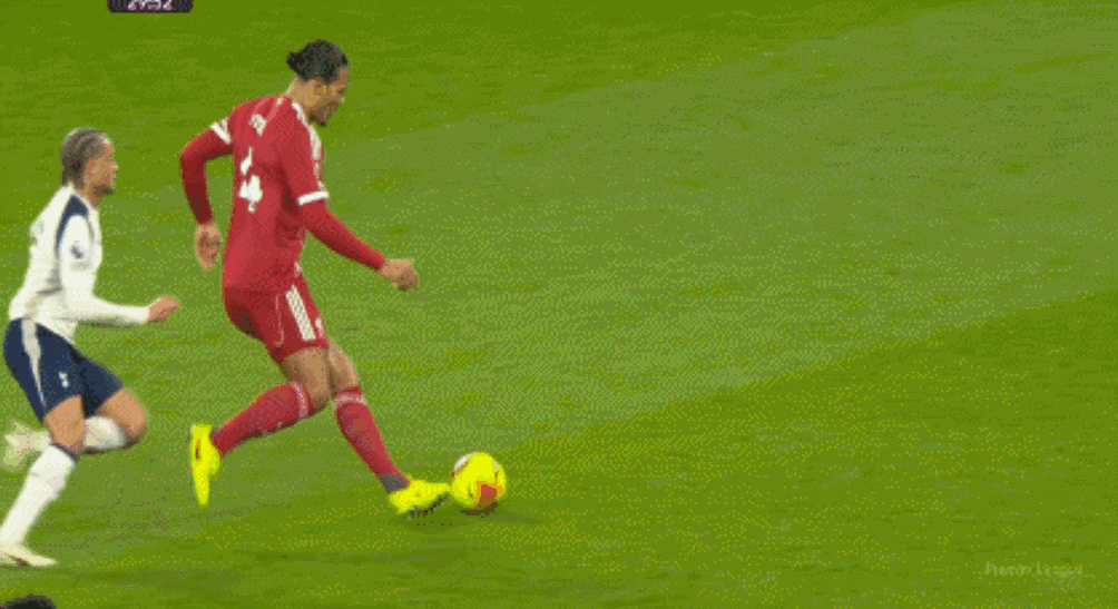 万博体育独家专栏：鲁尼评热刺两红牌｜西蒙斯非故意因范戴克是队友 罗梅罗那张偏软且对手有表演